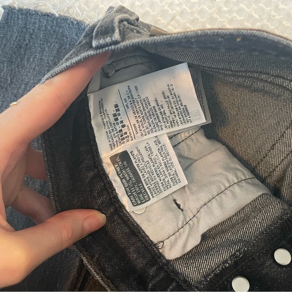 Women's 501 Mid Rise Cropped Jeans - Black - Picture 3 of 5